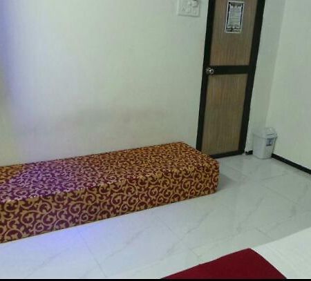 מומביי New Metro Guest House מראה חיצוני תמונה