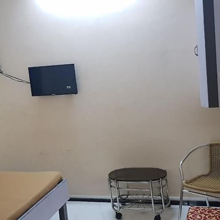 מומביי New Metro Guest House מראה חיצוני תמונה