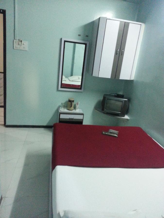 מומביי New Metro Guest House מראה חיצוני תמונה