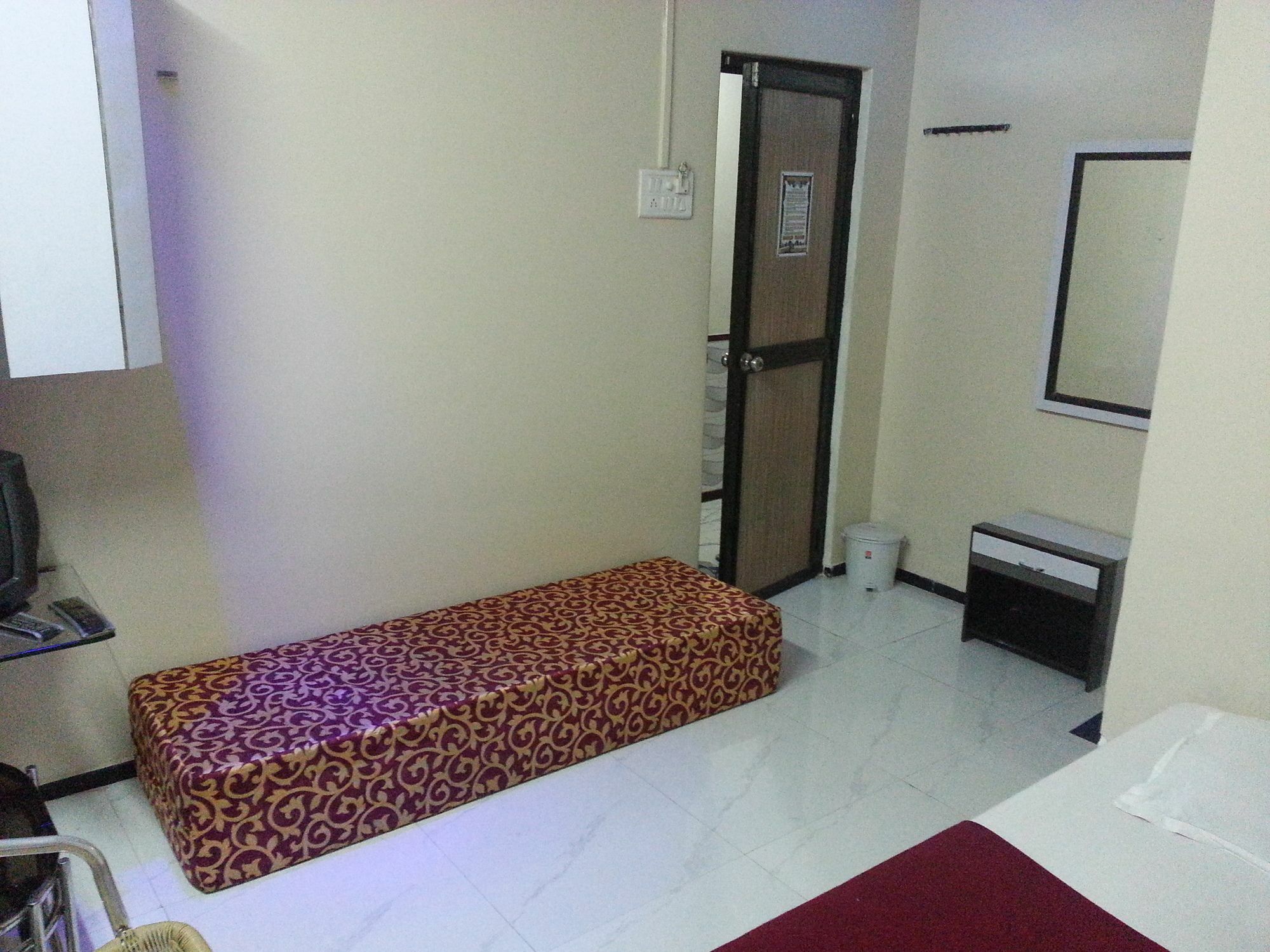 מומביי New Metro Guest House מראה חיצוני תמונה