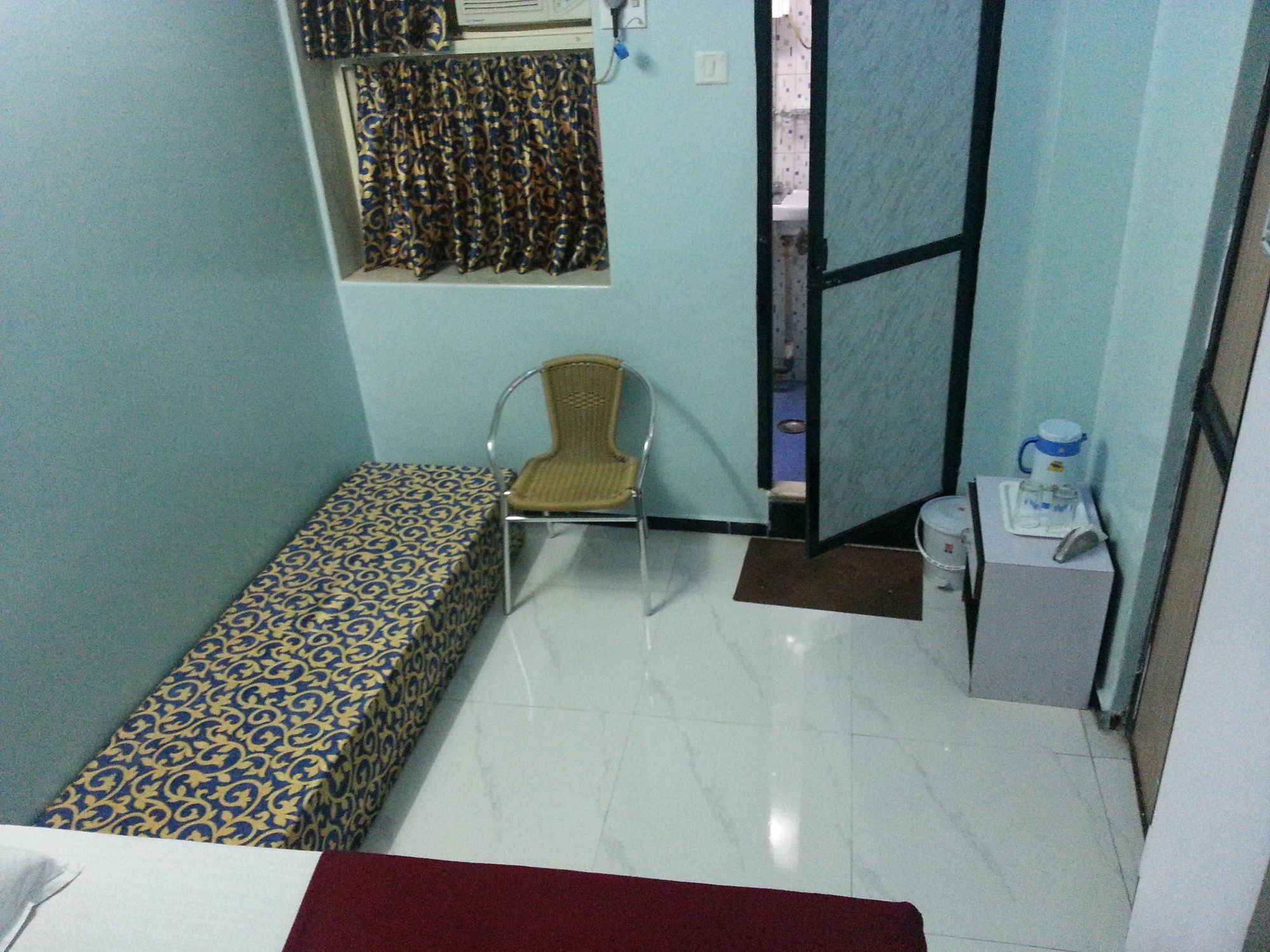 מומביי New Metro Guest House מראה חיצוני תמונה